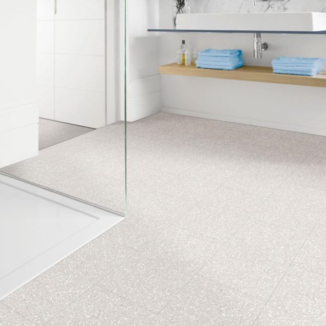 Kiri - Spinella Dryback room shot in the bathroom